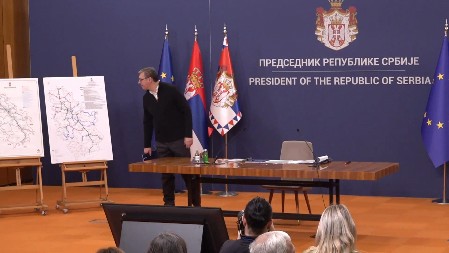 "NIKADA NEĆU DA IDEM IZ OVE ZEMLJE": Vučić poručio opoziciji:"Oni svoj posao, a mi svoj"