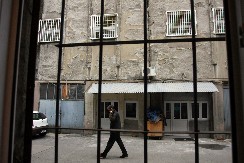 KOPALI ZID U ZATVORU DA BI POBEGLI Straža uhvatila petoricu robijaša