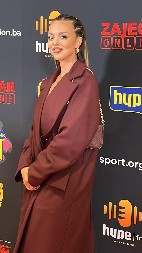 SOFIJA ŠAŠIĆ STIGLA NA PREMIJERU FILMA ACE LUKASA! Sve oči uprte u nju, nastao kolaps kada se pojavila (VIDEO/FOTO)