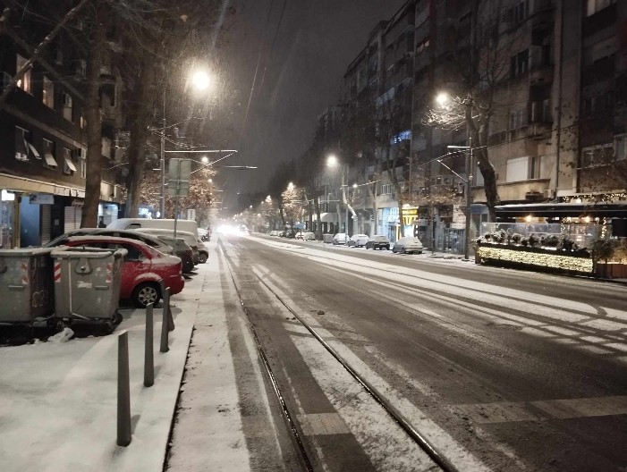 VEJE SNEG U BEOGRADU Zabelela se prestonica u večernjim časovima (VIDEO)