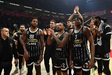 "GROBARI" SU BILI GLASNIJI Džons srušio Zvezdu, pa pecnuo "delije"