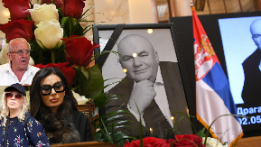 CECA SE RASULA NA KOMADE! Pevačica u suzama nakon Palmine komemoracije, evo kome je prvo prišla!