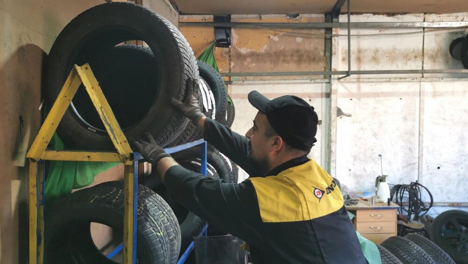 VOZAČI, PAŽNJA Zamena zimskih guma je obavezna, vulkanizer Aleksandar otkriva, evo kada treba kupiti nove!