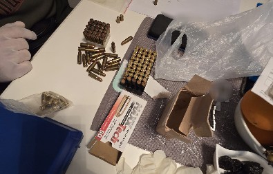 UHAPŠEN V.D. DIREKTOR JGSP "NOVI SAD" KAO PRIPADNIK TZV. BALKANSKOG KARTELA Policija u akciji zaplenila automobile, novac, oružje (FOTO GALERIJA)