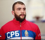 VELJKO RAŽNATOVIĆ OBJAVIO JEDINSTVENU FOTOGRAFIJU  Četiri generacije na jednom mestu!