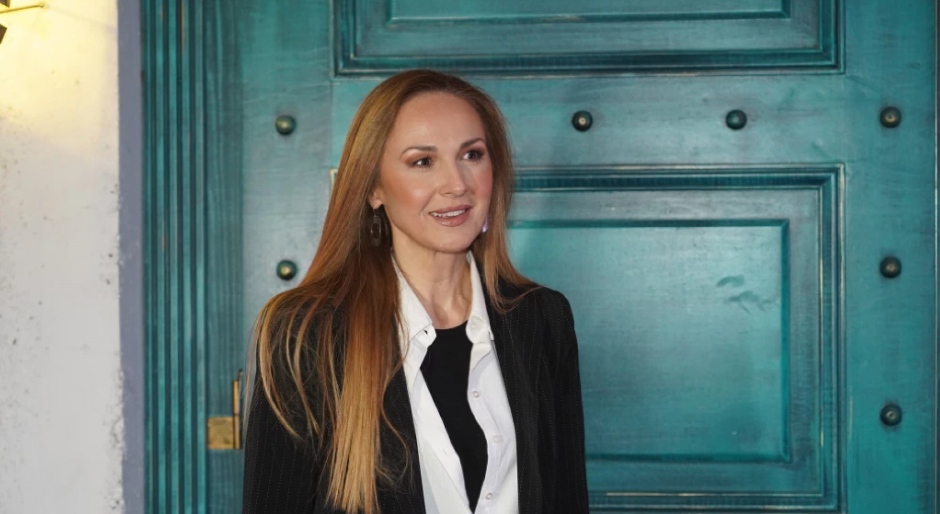 NIKO NIJE ZNAO DA JE OVA PEVAČICA SESTRA ALEKSANDRE RADOVIĆ! Šokiraćete se kada saznate o kome je reč!