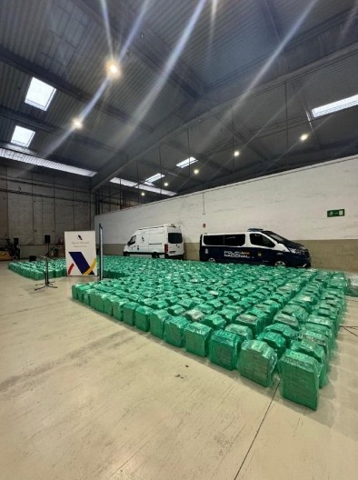 PINK PANTERI U VRHU PIRAMIDE BALKANSKOG KARTELA Policija zaplenila više od milion evra u gotovini