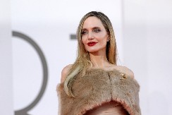 ĆERKA ANĐELINE DŽOLI JE ŽIVI DOKAZ DA KRV NIJE VODA  Sličnost sa glumicom je frapantna, kako je starija sve više liči na majku