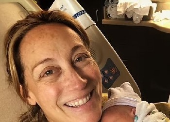 MESEC DANA PRE 50. GODINE POSTALA SAM MAMA Oduvek mi je karijera bila na prvom mestu, sada znam da ću imati skoro 70 kad moj sin završi srednju školu