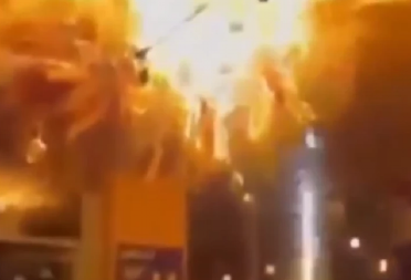 HAVARIJA U KAFIĆU, OD VATROMETA NASTAO POŽAR! Gosti u očaju RAZBILI prozore kako bi se spasili! (VIDEO)