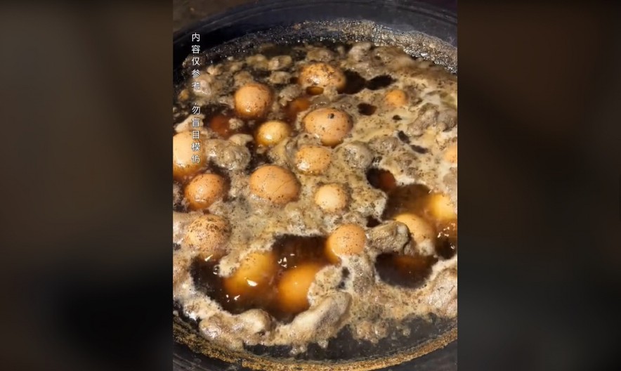 DA LI STE SPREMNI ZA POTPUNI KULTUROLOŠKI ŠOK?Omiljeno jelo u Kini "jaja nevinih dečaka", a sastojci su još gori od IMENA!