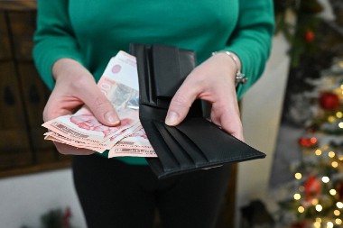 STUDENTKINJI UKRALI NOVČANIK U NOVOM SADU Dobila ga je nazad i ostala zatečena: Stavili su u njega novac!