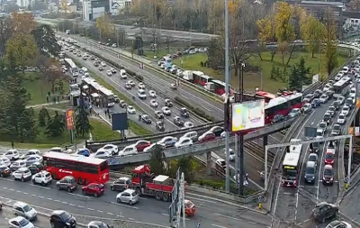GUŽVE PARALISALE BEOGRAD OD RANOG JUTRA Vozila mile kroz grad, a na ovim deonicama je najkritičnije (FOTO)