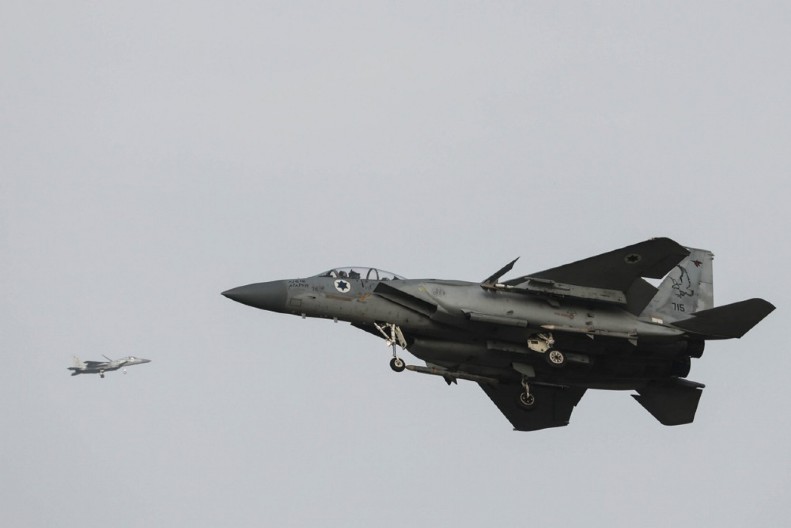 DRAMA NA NEBU Hitno podignuti lovci