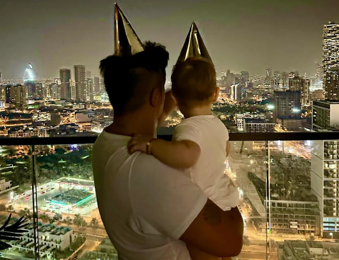 "ZBOG TEBE VIŠE NIKO NIJE ISTI" Veliko slavlje u domu Marije Šerifović, emotivnim rečima se oglasio i njen brat (FOTO)