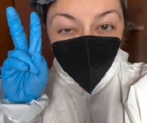 ŽENA DOŽIVELA HOROR, KOŽA JOJ JE PREPUNA PEČATA Šokantno otkriće ispod dušeka, potrošili silne pare na čišćenje kuće od zagađenja! (VIDEO)