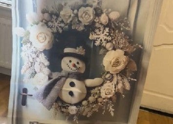 ONLAJN KUPOVINA IZ PAKLA Naručila božićni venac, a kada je videla šta je u kutiji, prolila reku suza! (VIDEO)