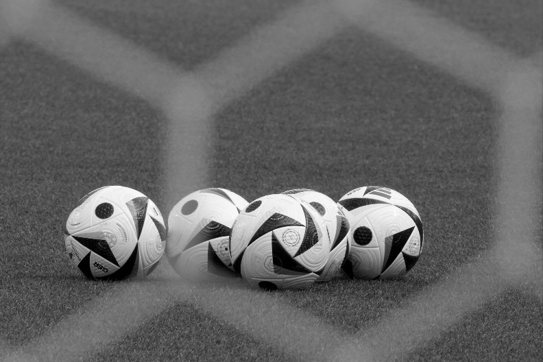 FUDBAL ZAVIJEN U CRNO Preminuo čuveni as Mančester junajteda