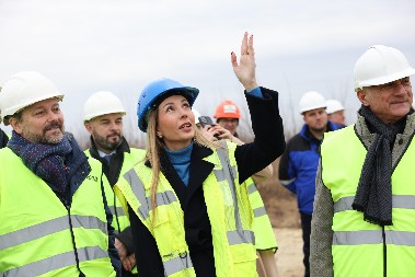 DUBRAVKA ĐEDOVIĆ HANDANOVIĆ, ŽIOFRE I KONRAD OBIŠLI RADOVE NA VETROELEKTRANI U KOSTOLCU (FOTO)