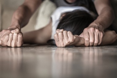 HOROR! SILOVAO PASTORKU OD NJENE 11. GODINE Majka tinejdžerke otkrila seksualno zlostavljanje ćerke