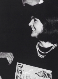 KRVAVI ŽIVOT IKONE STILA ĆE VAS ŠOKIRATI Džeki Kenedi preoblikovala je američku kulturu i preživela najgore, evo o čemu je reč!