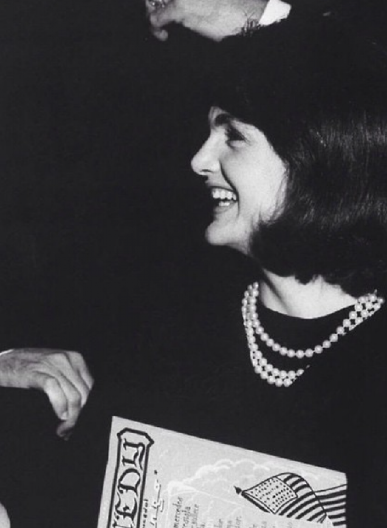 KRVAVI ŽIVOT IKONE STILA ĆE VAS ŠOKIRATI Džeki Kenedi preoblikovala je američku kulturu i preživela najgore, evo o čemu je reč!