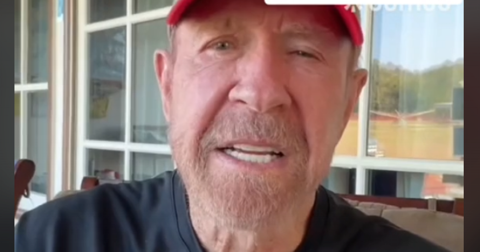 UMRLA MAJKA ČAKA NORISA Glumac slomljen od bola, oglasio se potresnom porukom! (FOTO)