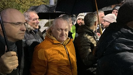 HOĆE OSTAVKU, NEĆE IZBORE Šešelj razotkrio prozapadnu opoziciju