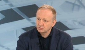 ĐILAS ZAPALIO S DEVOJKOM U ATINU Odatle komanduje haosom