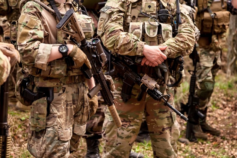 VIC DANA Polazi Mujo u rat, ali se zabrinuo hoće li mu Fata biti verna...