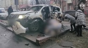 DELOVI RASUTI NA SVE STRANE Ukrajinci razneli automobil ruskog visokog činovnika, jezive slike iz Donjecka (FOTO)