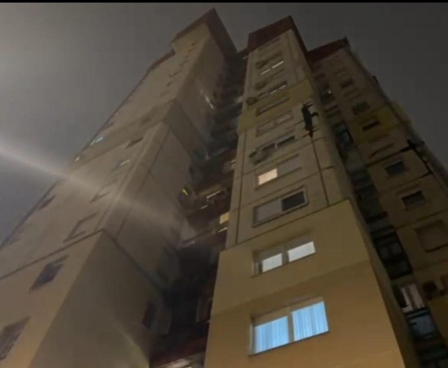 PUKLO JE JAKO KADA JE MLADIĆ (19) PAO S TERASE Pogled na soliter smrti izaziva jezu