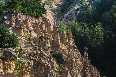 KRVAVA BAJKA PRIRODE Kako su okamenjeni svatovi postali simbol Đavolje Varoši!