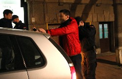 ŠANER KRAO JAKNE IZ BUTIKA, PA ZAGLAVIO U POLICIJI Evo koliko vredi plen koji je odmah utopio