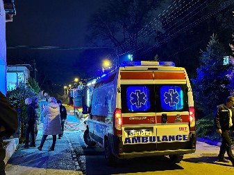 PUNE RUKE POSLA ZA EKIPE HITNE POMOĆI  Mnogo povređenih u udesima a pri tome javljali su se i hronični bolesnici