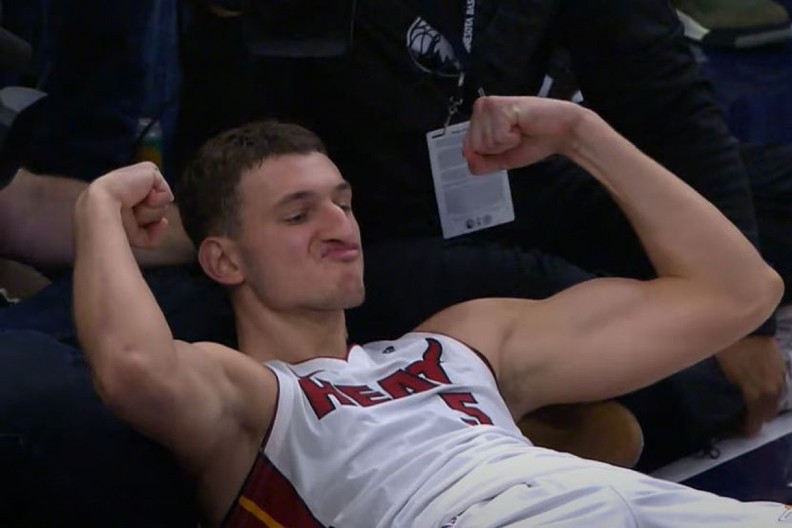 MOĆNA SRBINOVA PARTIJA Jović šokirao Amere proslavom, trener na udaru zbog Nikole (VIDEO)