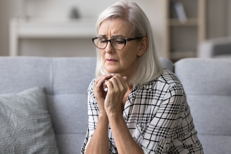 DEVET STVARI U KUĆI ZBOG KOJIH SE PRERANO STARI Napukla farba, stara sofa, dosadan enterijer…rešite ih se što pre