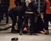 (UZNEMIRUJUĆI VIDEO) Totalni haos u Istanbulu: Brutalna tuča grčkih navijača i turske policije