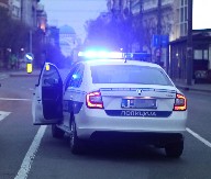 VOZAČ DŽIPA IZGUBIO KONTROLU NAD VOZILOM, UDARIO U SEMAFOR! Karambol u Kragujevcu