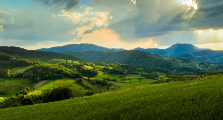 ZA SMEŠNU SUMU, KUĆA IZ SNOVA Grejanje ne morate da plaćate, ima i 3 pomoćna objekta