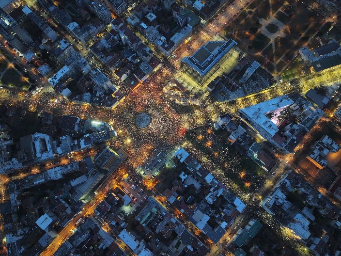 NARODE, OVI SU POTPUNO ODVOJENI OD REALNOSTI! Kažu da su protesti bili na 45.000 kvadrata, a Slavija ima 8.000 kvadrata (FOTO)