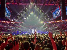 NJEGA JE ČUVALA ZA KRAJ TURNEJE! Čim je ovaj pevač izašao na binu, uledile ovacije u areni: ''Znaš koliko te Filip i ja volimo''