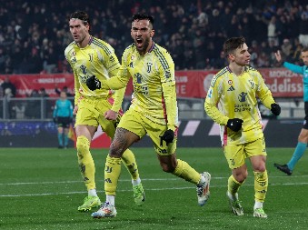 JUVENTUS SLAVIO NAKON MESEC I PO DANA "Stara dama" sa dva gola u prvom poluvremenu savladala Moncu