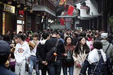 GRAD U KOJEM VOZOVI PROLAZE KROZ STAMBENE ZGRADE Megalopolis koji je veći od Njujorka, ovo čudo još niste videli (VIDEO)