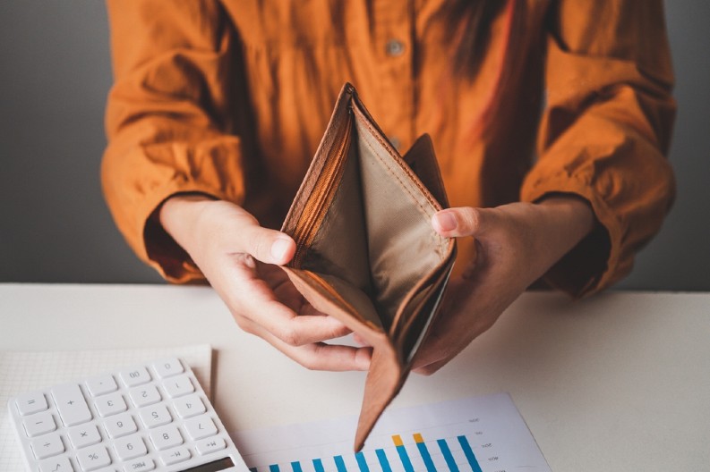 OSTAĆE BEZ DINARA OVE ZIME Ova 3 horoskopska znaka će bankrotirati, bolje bi im bilo da pritegnu kaiš!