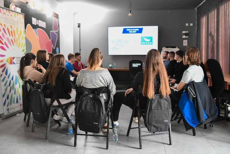 NIS I SOS DEČIJA SELA SRBIJA ZAJEDNO NA OSNAŽIVANjU MLADIH Održane edukativne radionice posvećene karijernoj orijentaciji