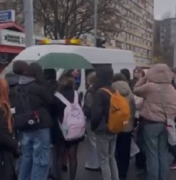 SRAMOTA! "Studenti" ne daju da se reši havarija u bolnici! (VIDEO)