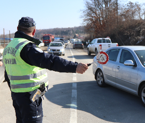 IZ SAOBRAĆAJA ISKLJUČENO VIŠE OD 1.700 VOZAČA Pojačana kontrola saobraćaja za praznike