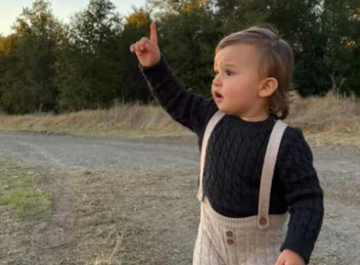 OVO JE DEČAK (1) KOME JE OTAC ODSEKAO GLAVU Policajci su u sobi strave zatekli prizor koji će ih do kraja života proganjati