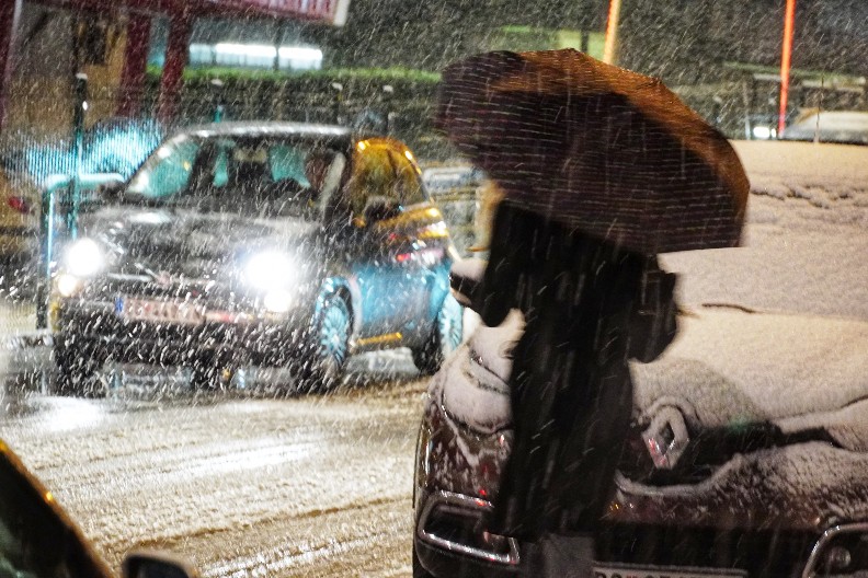 SNEG OKOVAO REPUBLIKU SRPSKU Obustavljen saobraćaj za kamione na svim deonicama auto-puteva